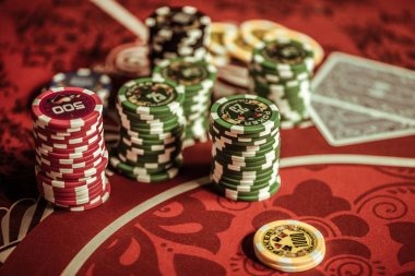 home togel mobile app interface showing live-dealer tables and sportsbook markets
